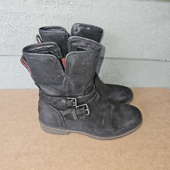 UGG Simmens Black Leather Wool Waterproof Ankle Boots Women's Size 7 - Picture 1 of 6